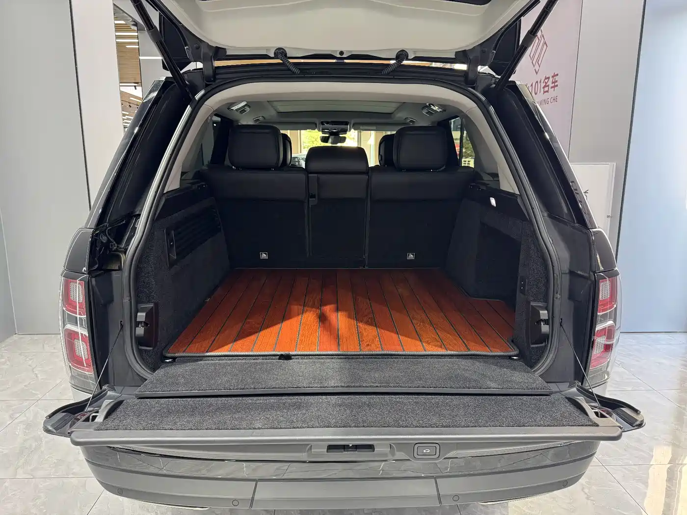 Land Rover Range Rover 2018 3.0 SC V6 Golden Age Edition фото 31
