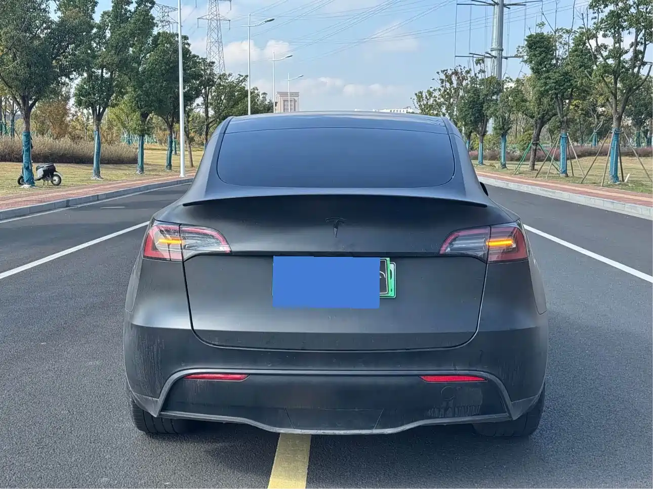 TESLA MODEL Y