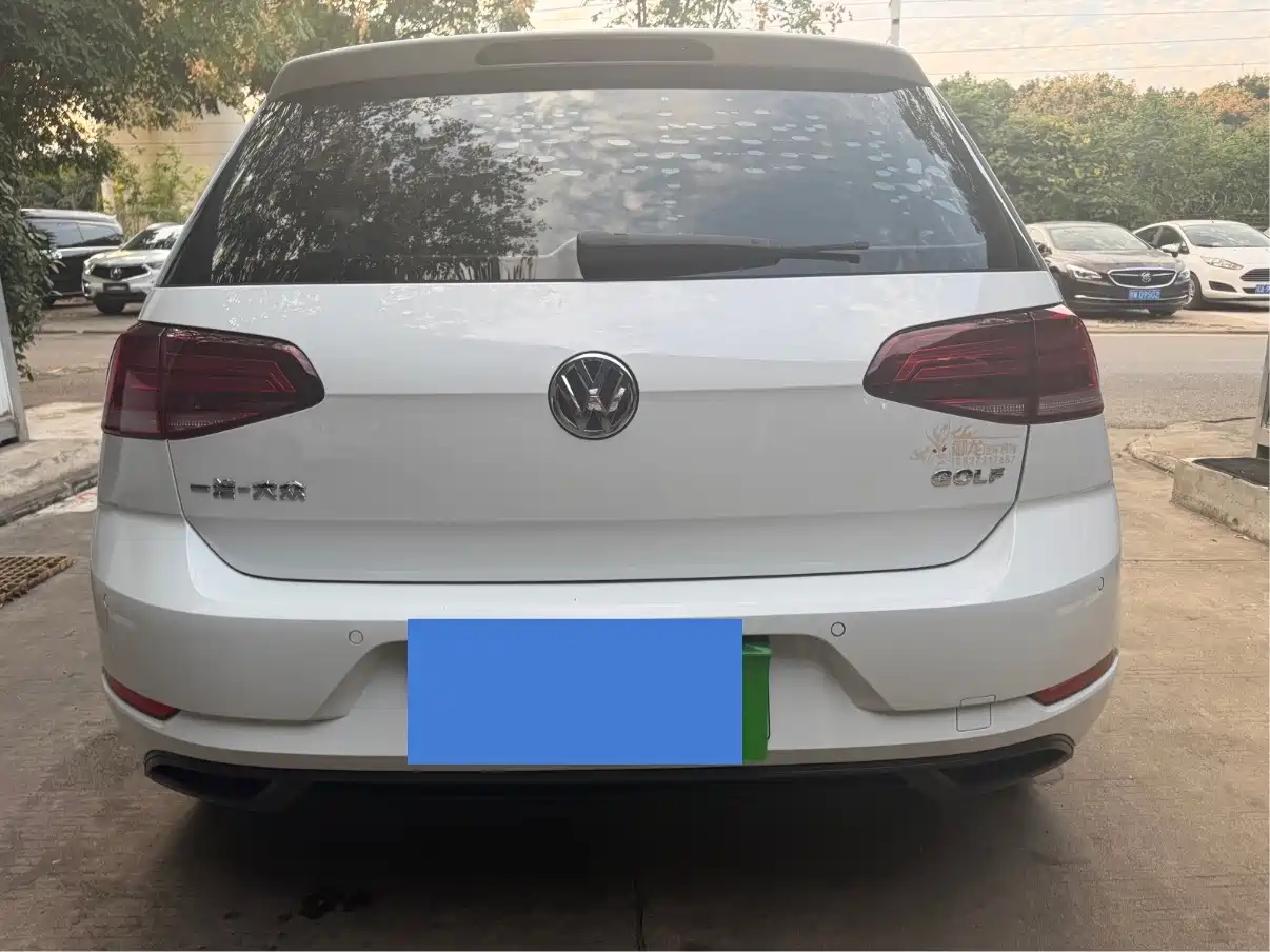Photo 12 - Volkswagen Golf