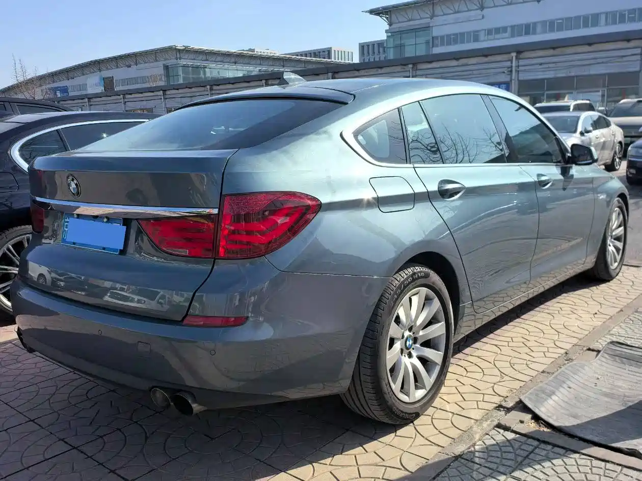 BMW 5 Series GT 2011 535i Elegance фото 4