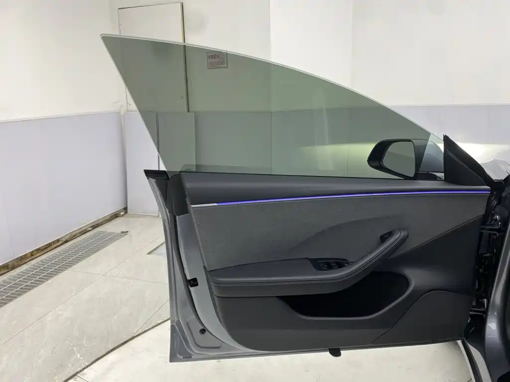 Фото 14 - Tesla Model 3