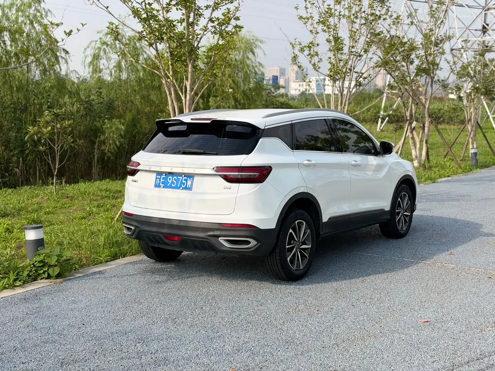 Фото 4 - Geely Coolray