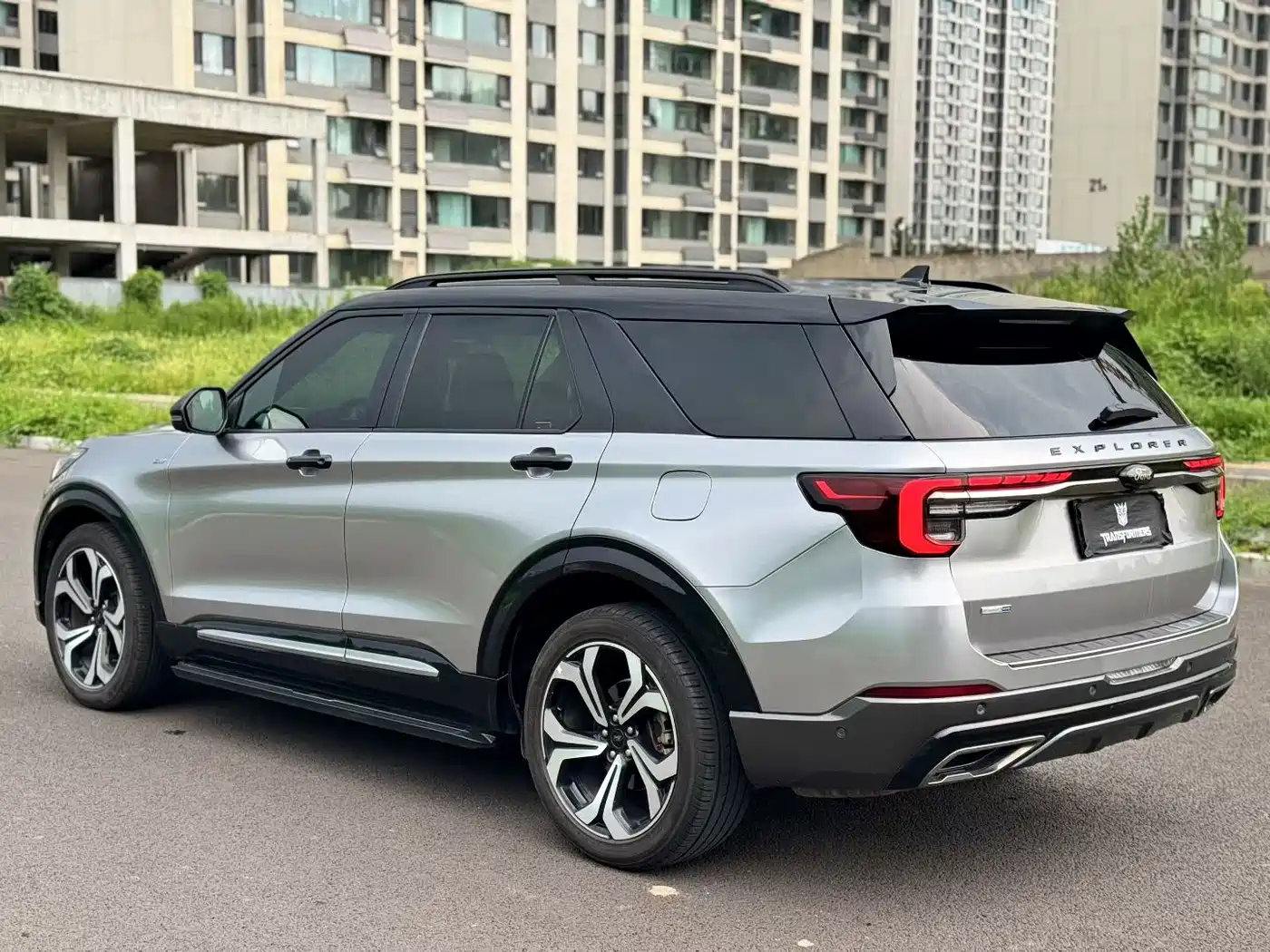 Фото 4 - Ford Explorer