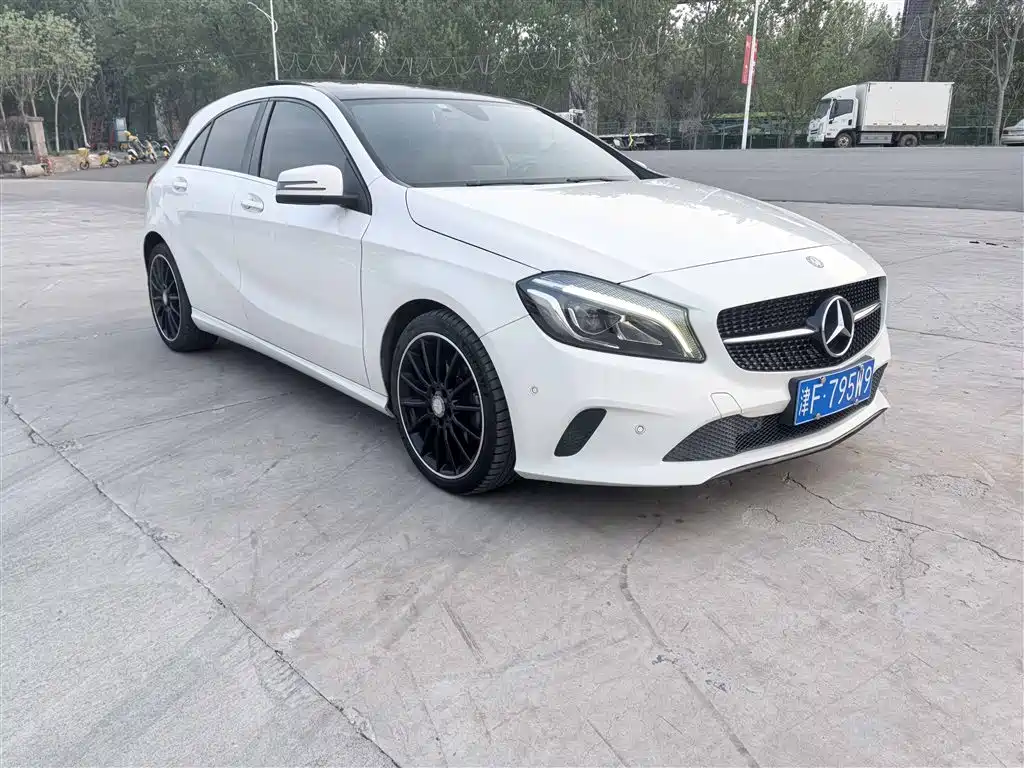 Mercedes-Benz A-Class (Import) 2015 A 200 Sport фото 3