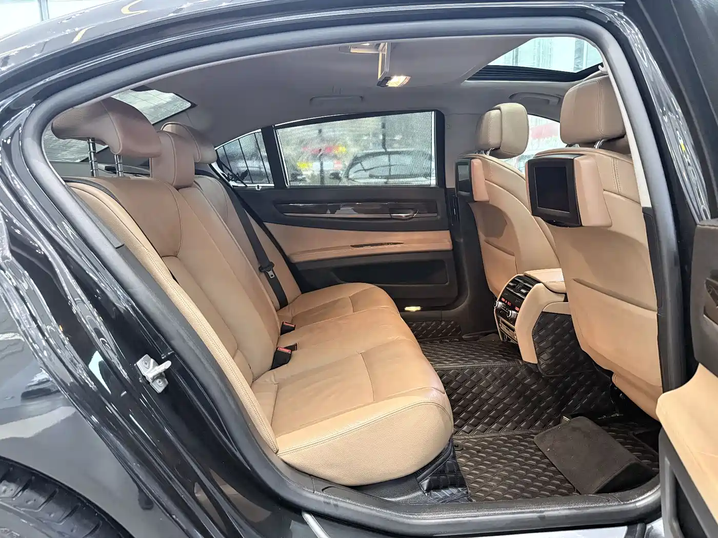 BMW 7 Series 2009 Model 740Li Leading Edition фото 10