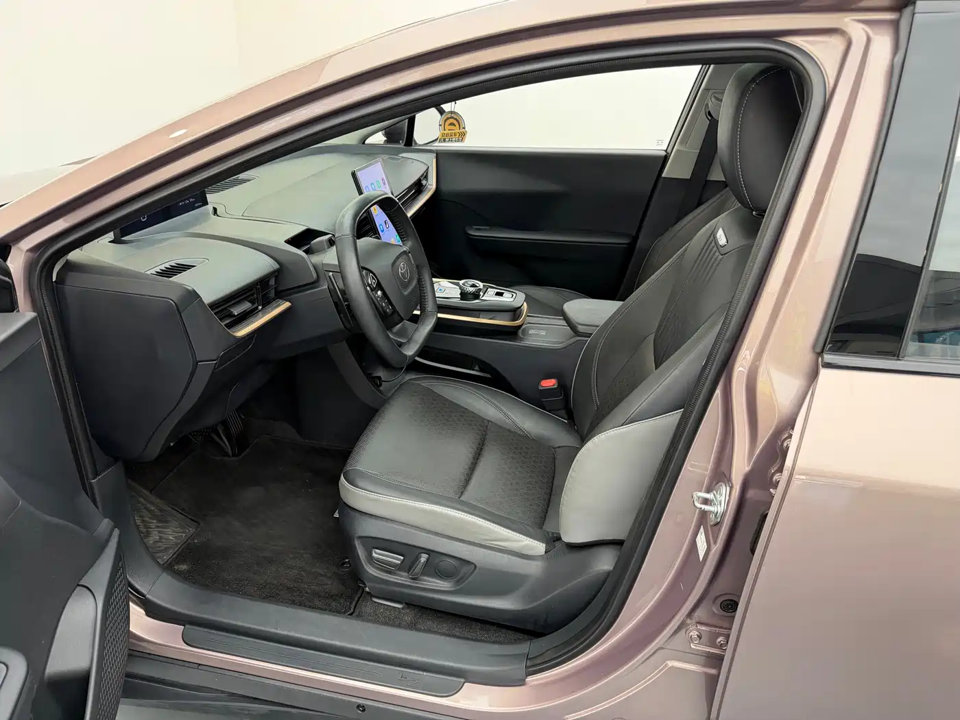 Toyota bZ3 2023 616km Long Range Premium фото 6