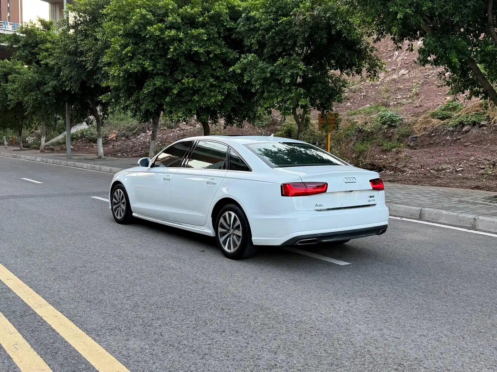 Фото 5 - Audi A6L