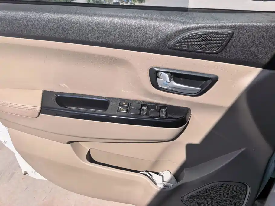 Jinbei Huachen Jinbei 750 2016 2016 1.5L Luxury
