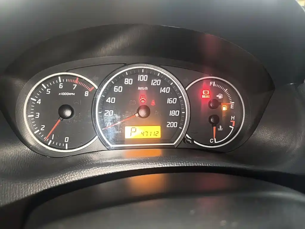 Photo 12 - Suzuki Swift