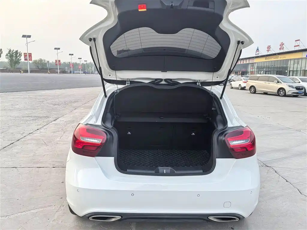 Mercedes-Benz A-Class (Import) 2015 A 200 Sport фото 10