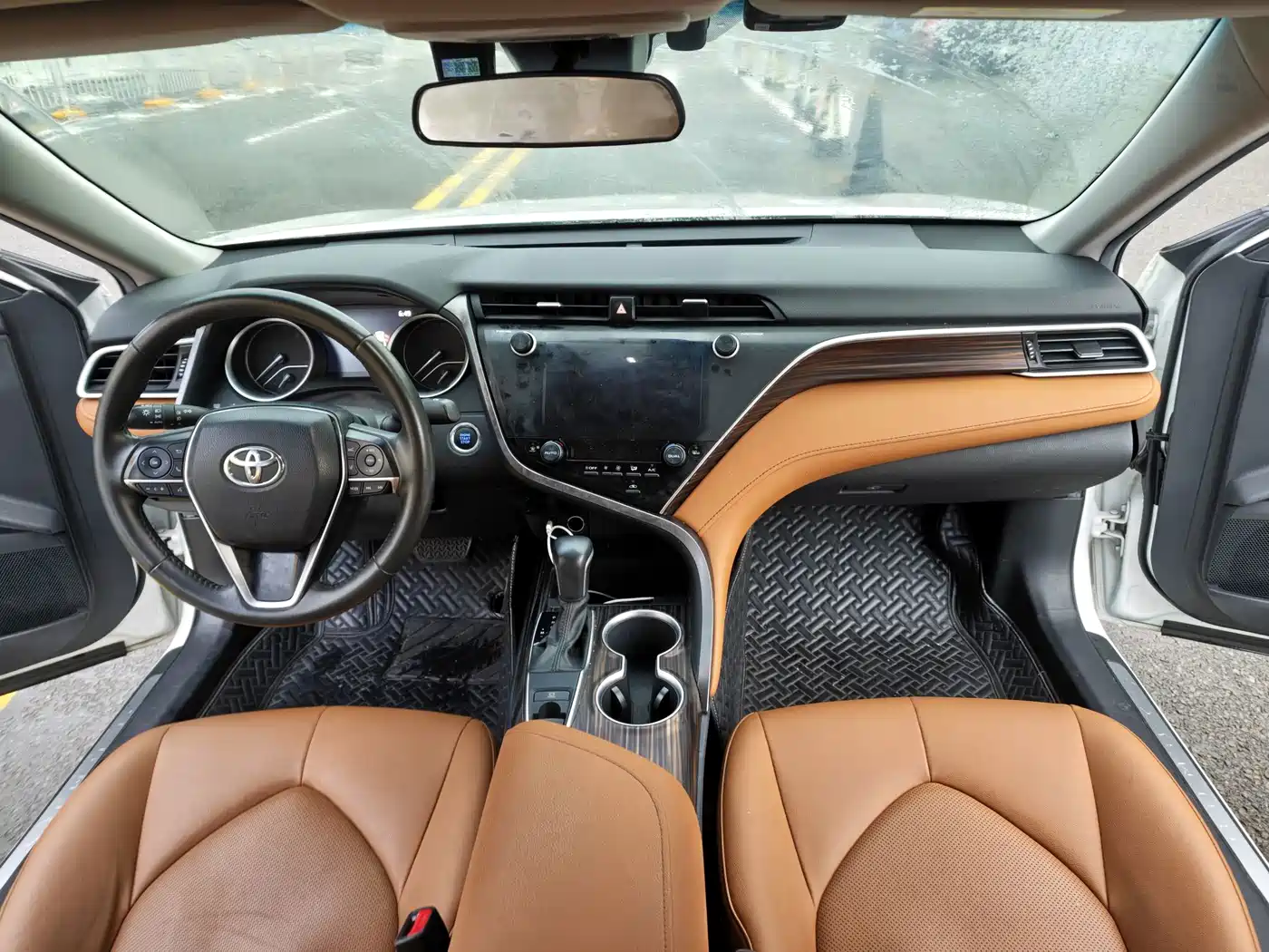 Фото 9 - Toyota Camry