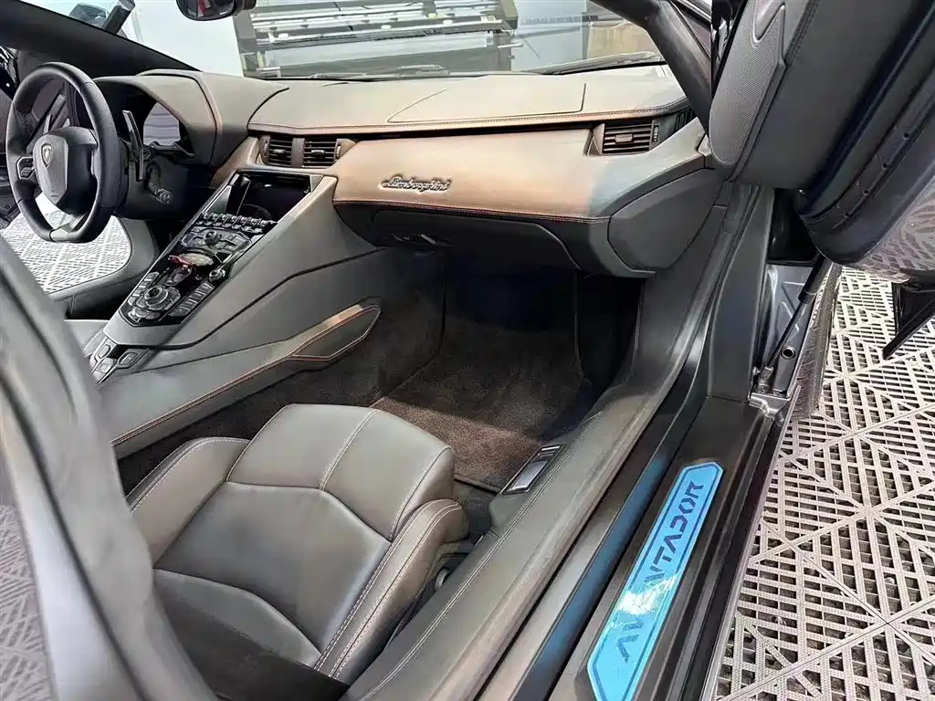 Lamborghini Aventador 2012 2011 LP 700-4