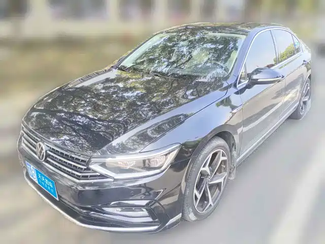 Volkswagen Magotan 2023 Model 2 Million Commemorative Edition 330TSI DSG Luxury — фото 1