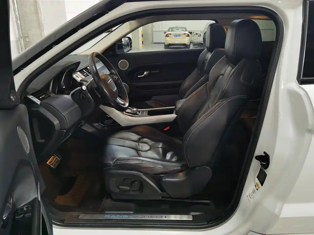 Land Rover Range Rover Evoque (Import) 2012 2.0T 3-door Sport Edition фото 10