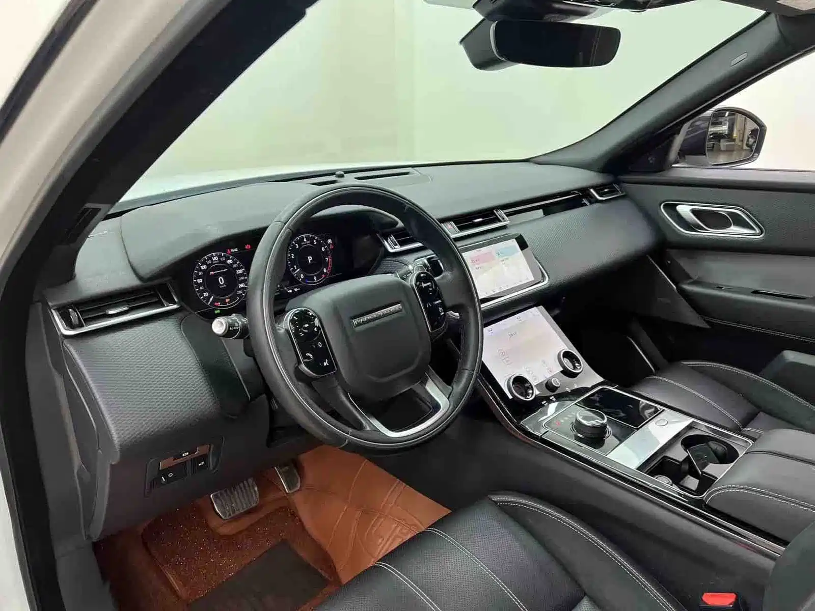 Фото 11 - Land Rover Range Rover Velar