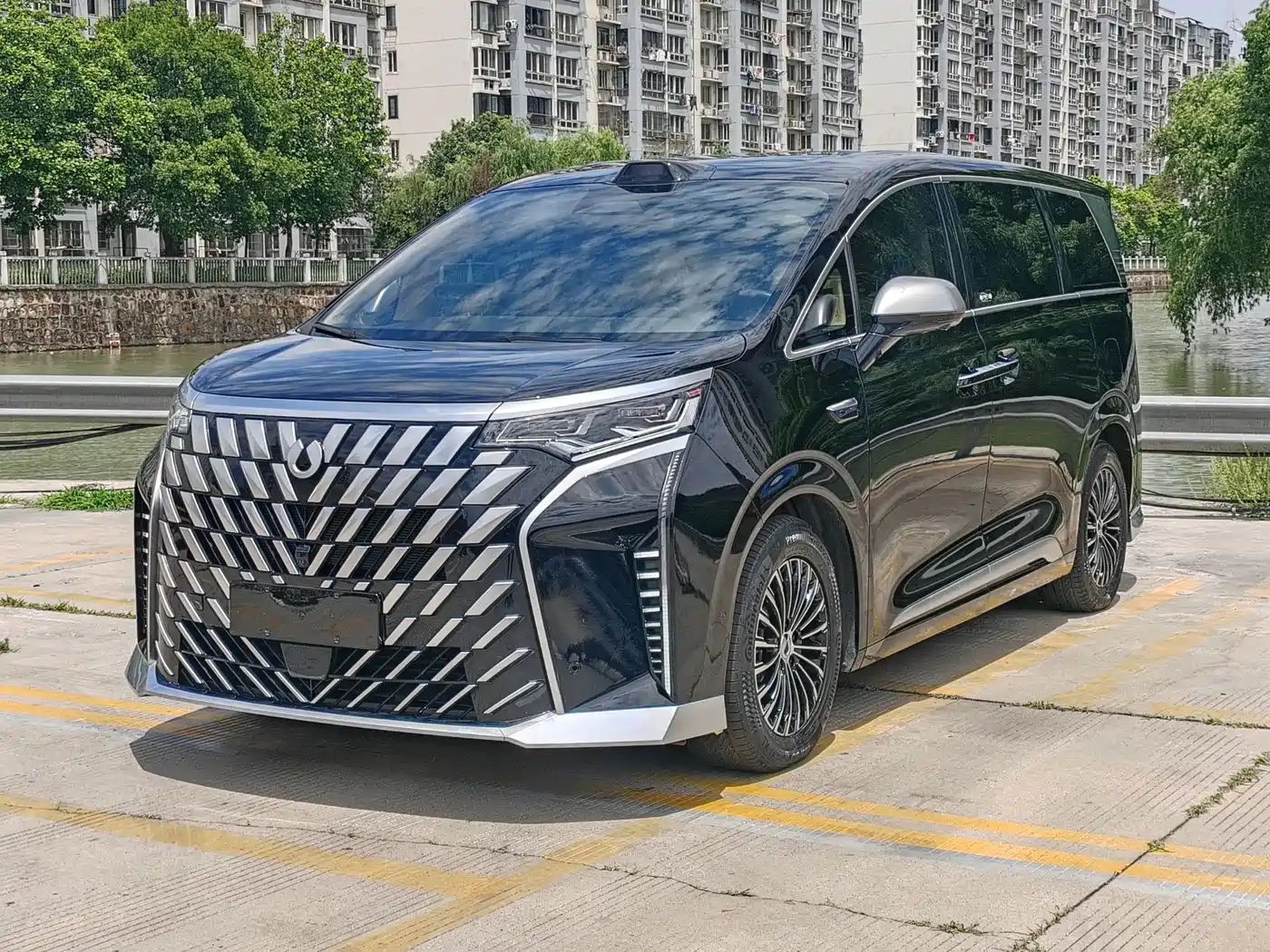 Denza D9 2025 DM-i Smart Drive Edition 1020 AWD Prestige