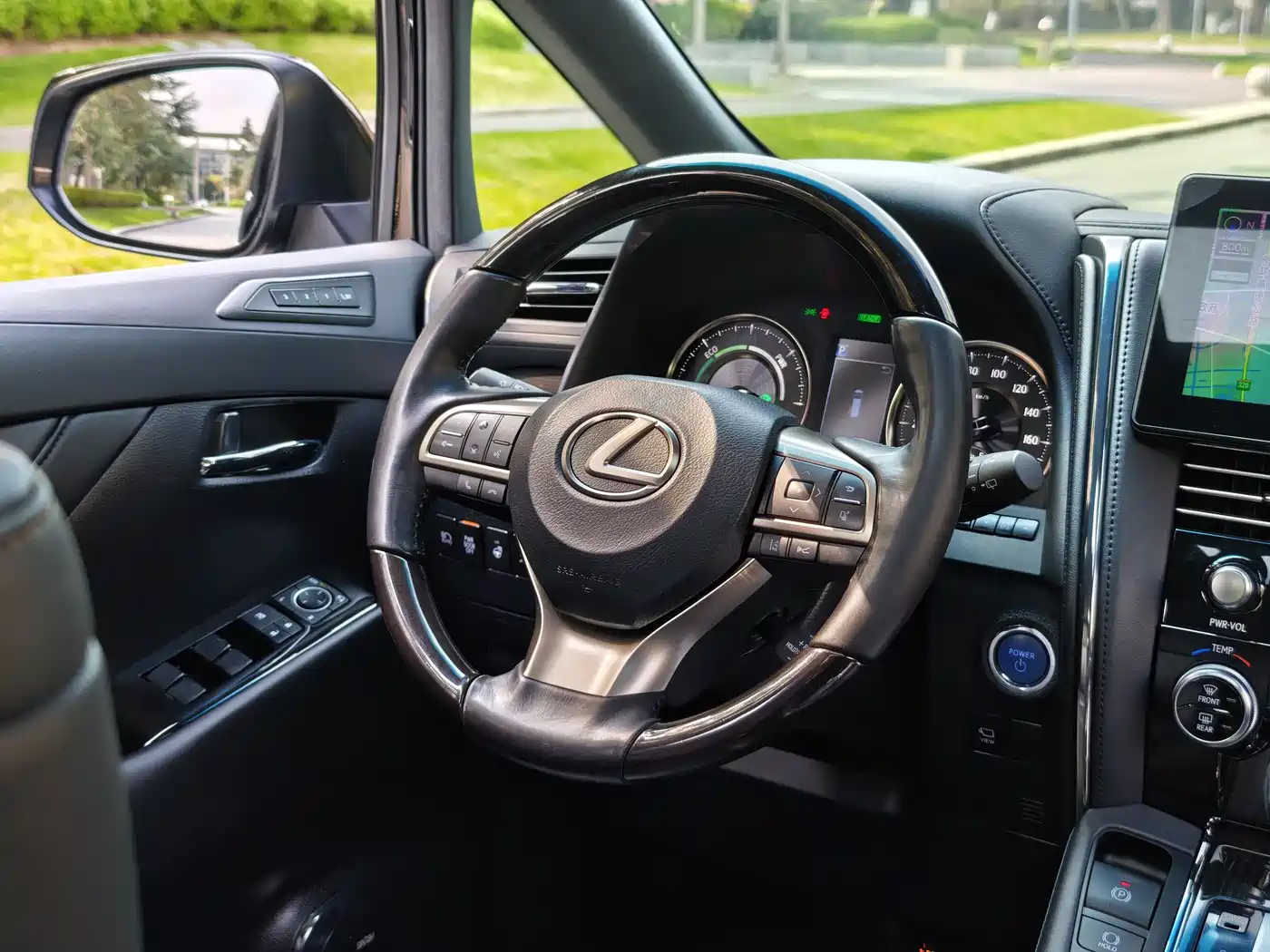 Lexus LM 2020 300h Seven-Seater Elegance Edition фото 22