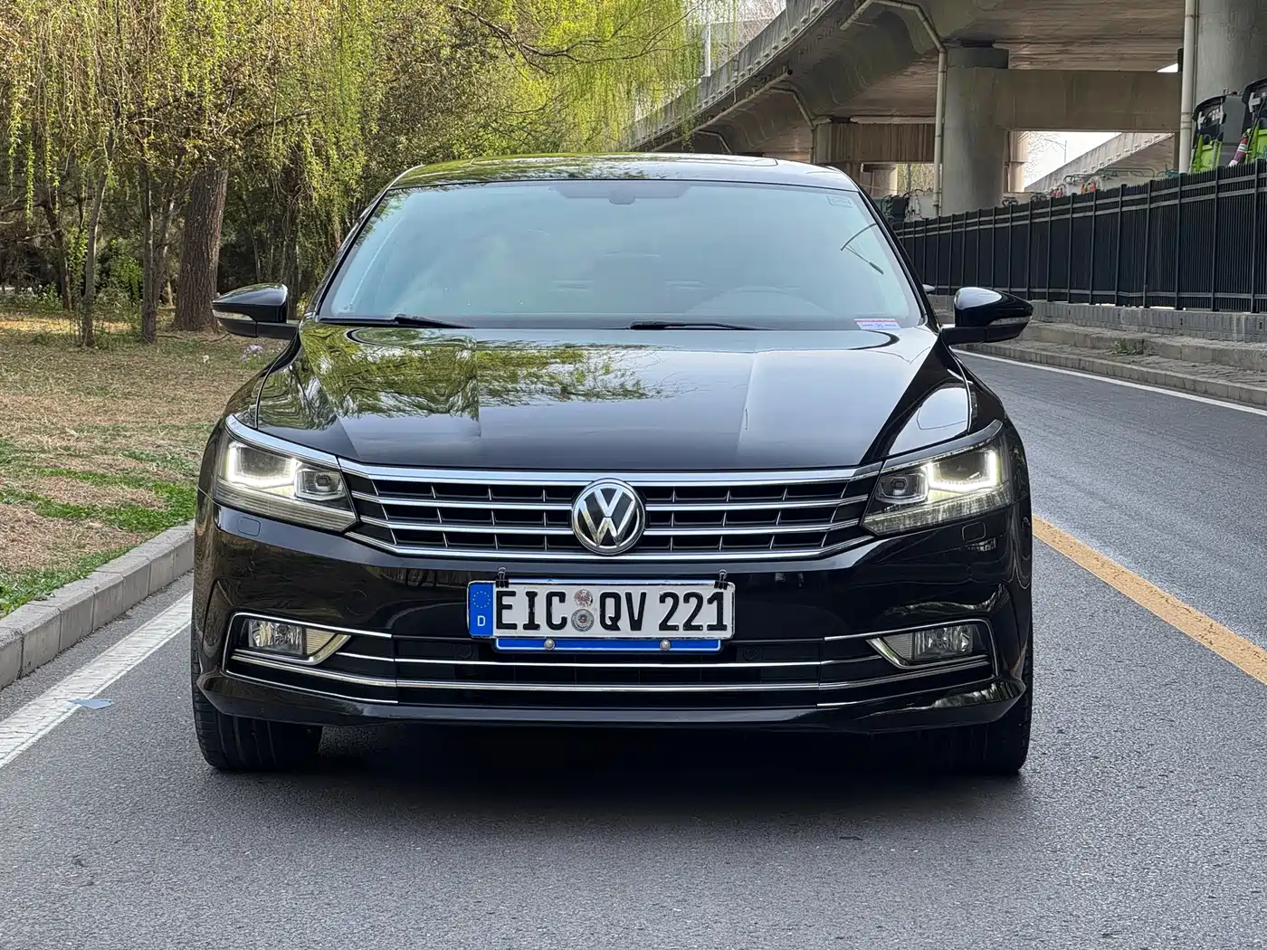 Volkswagen Passat 2017 330TSI DSG Luxury фото 6