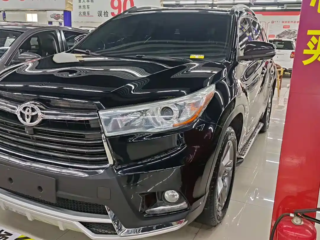 TOYOTA HIGHLANDER