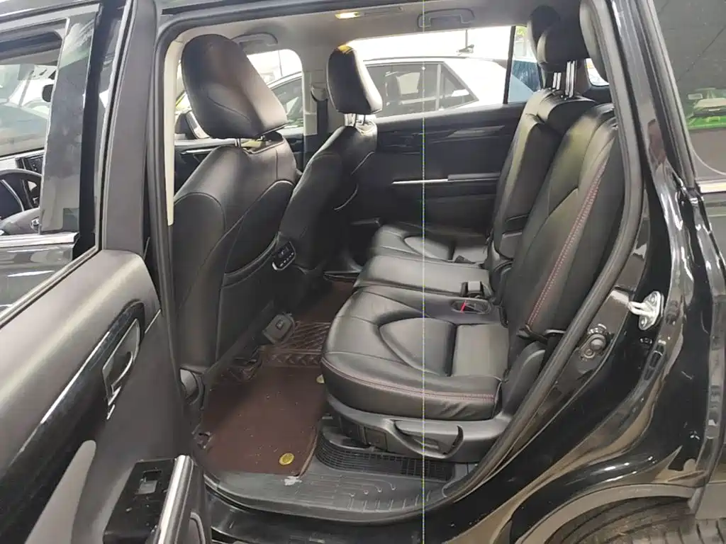Photo 13 - Toyota Highlander