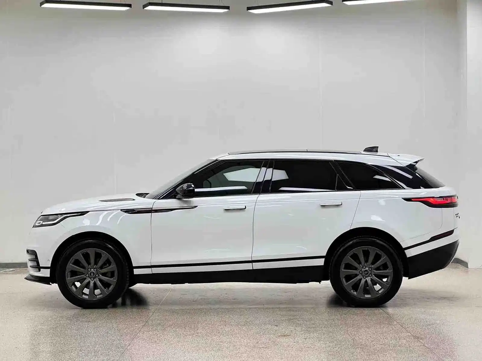 Фото 4 - Land Rover Range Rover Velar