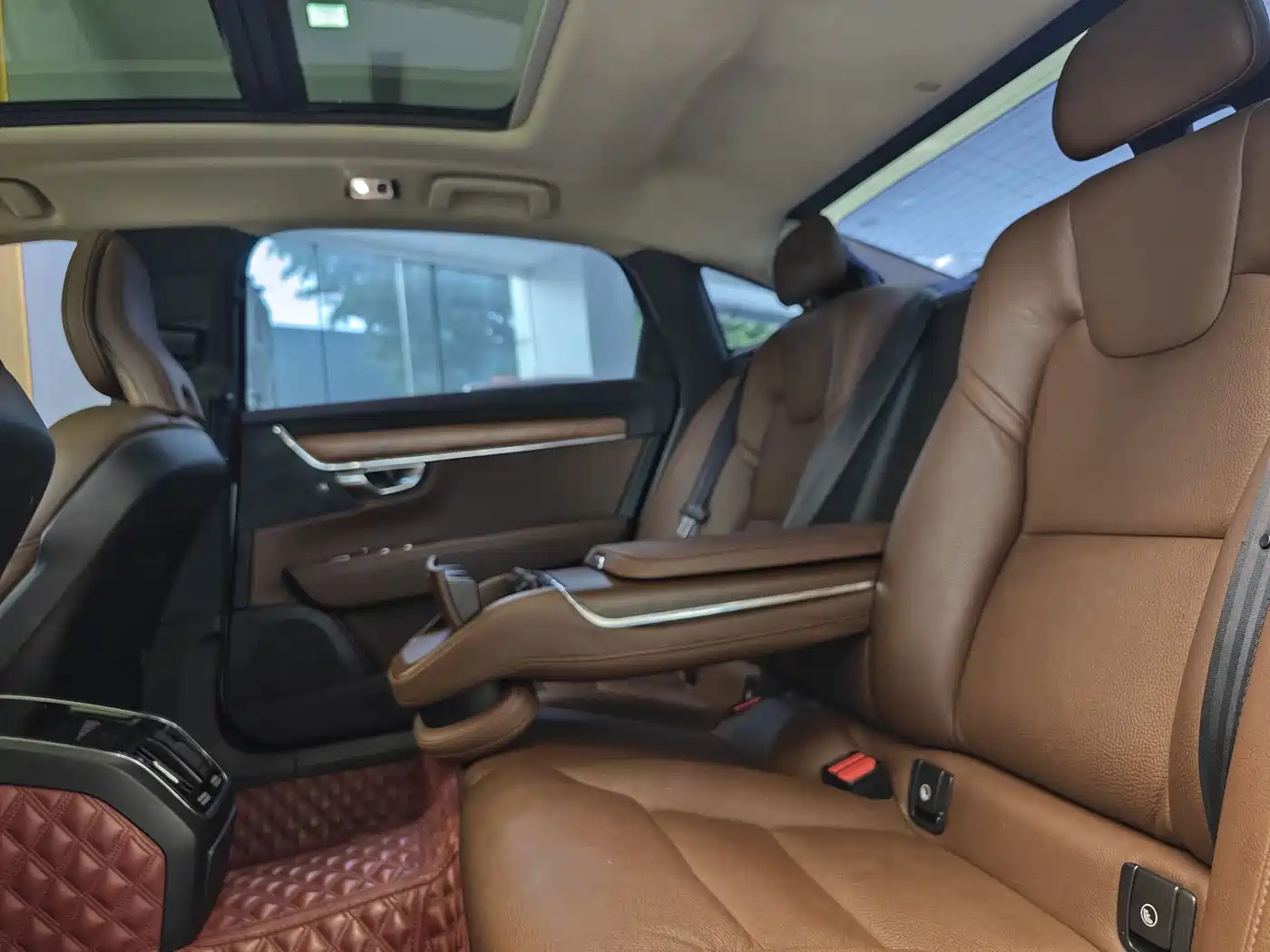 Фото 24 - Volvo S90