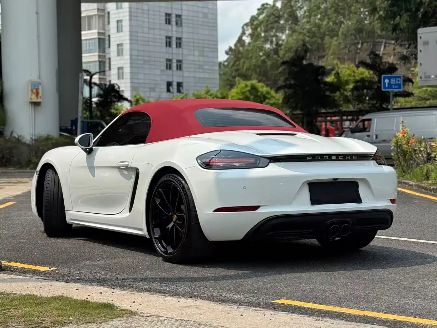 PORSCHE 718