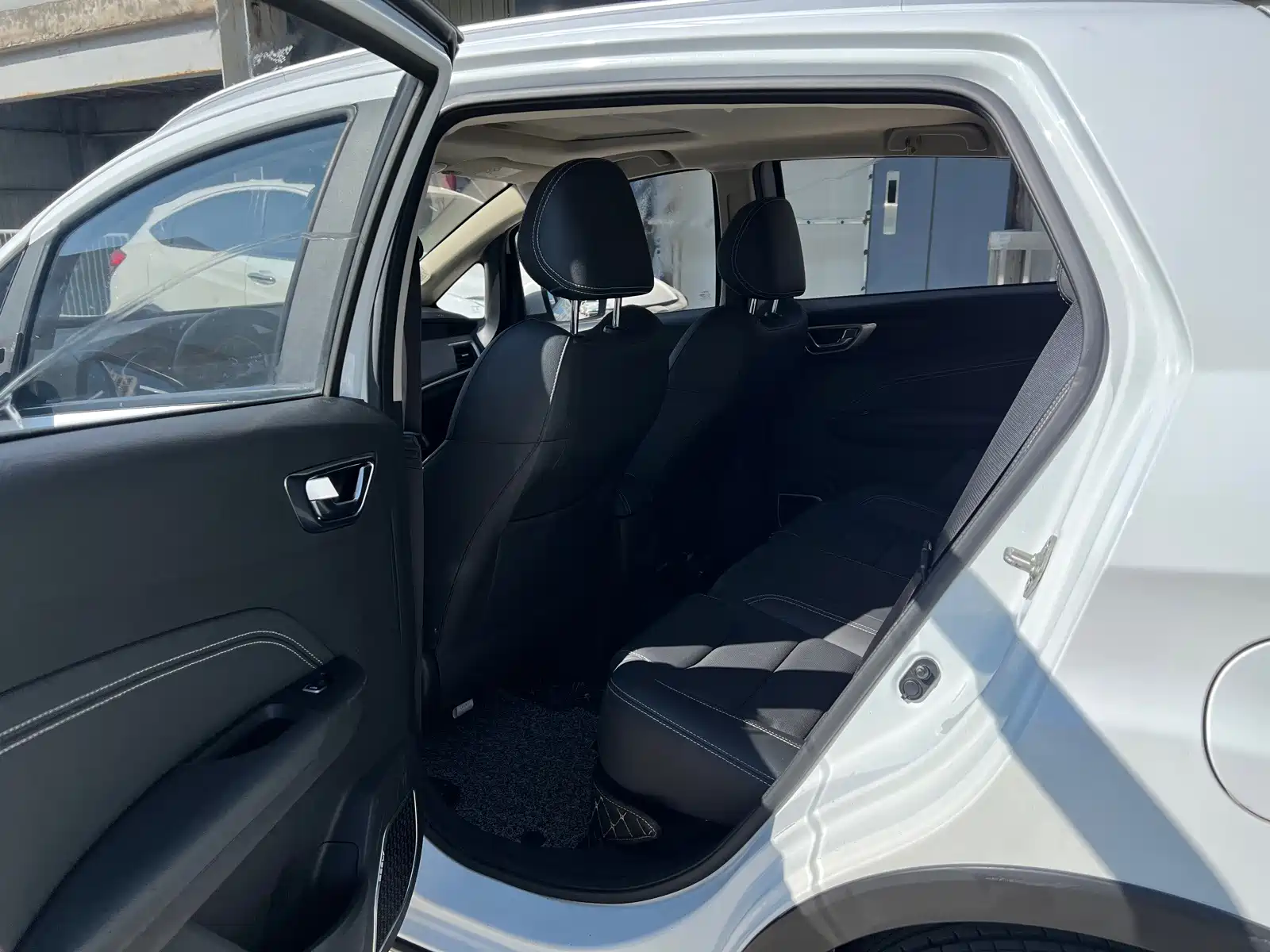 Фото 10 - Geely Vision X3