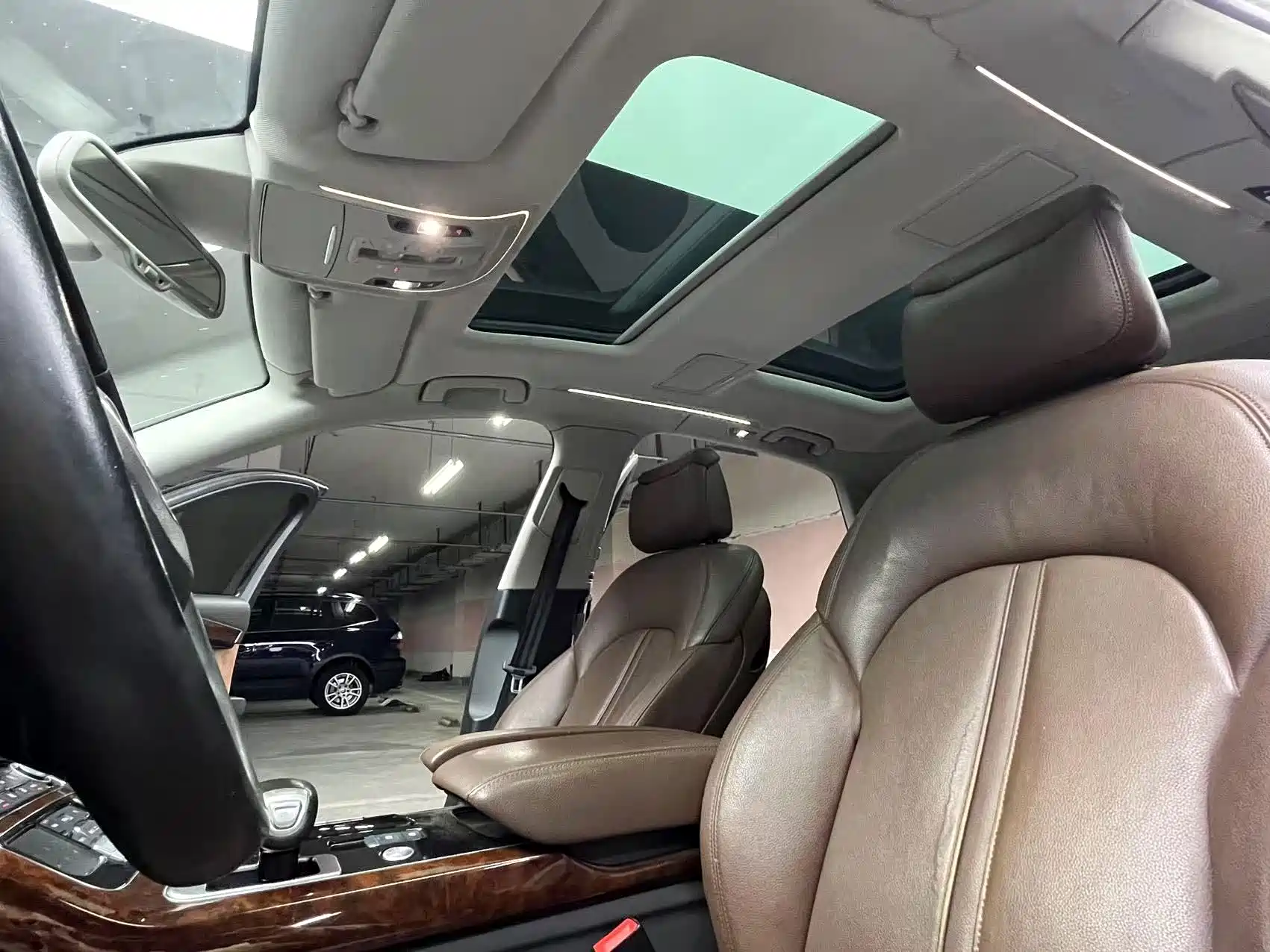 Photo 11 - Audi A8