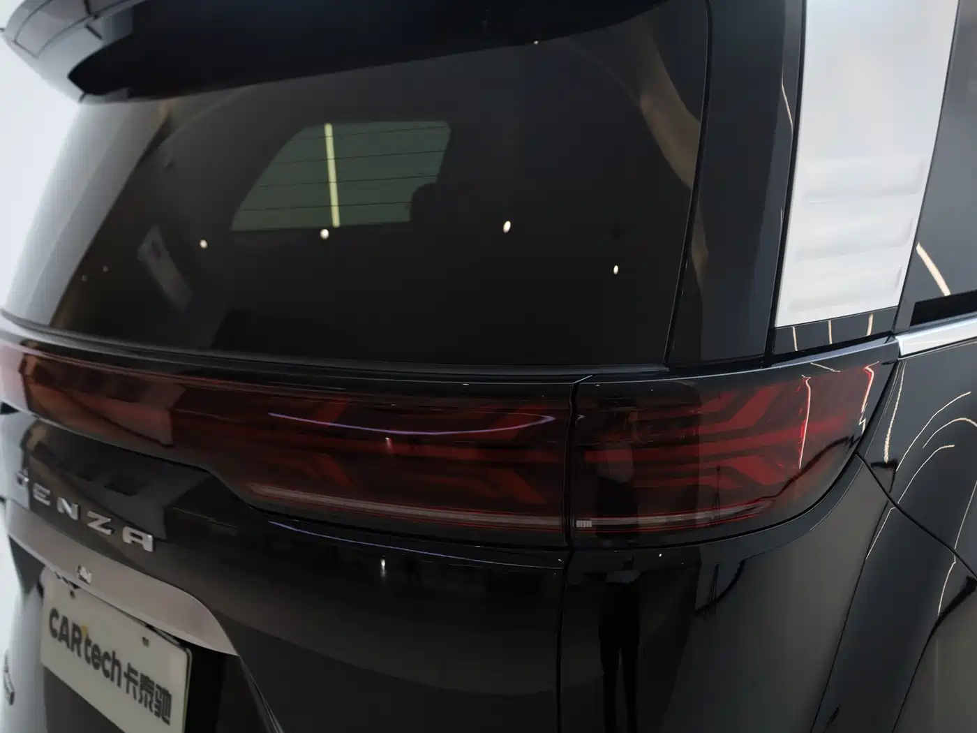 Denza D9 2025 2025 Model DM-i Smart Drive Edition 1020 AWD Flagship