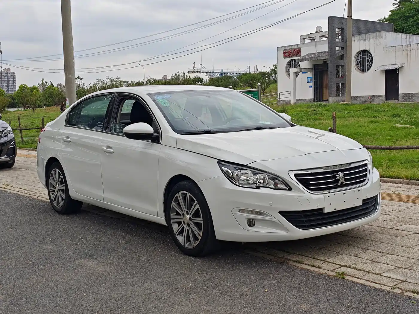 Peugeot 408 2014 1.8L Automatic Luxury Edition фото 3
