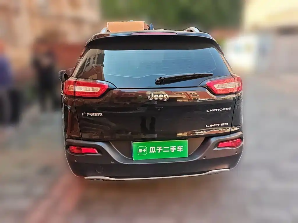 Photo 3 - Jeep Cherokee