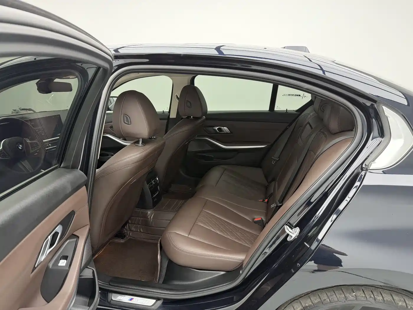 BMW 3 Series 2023 320Li M Sport Package фото 8