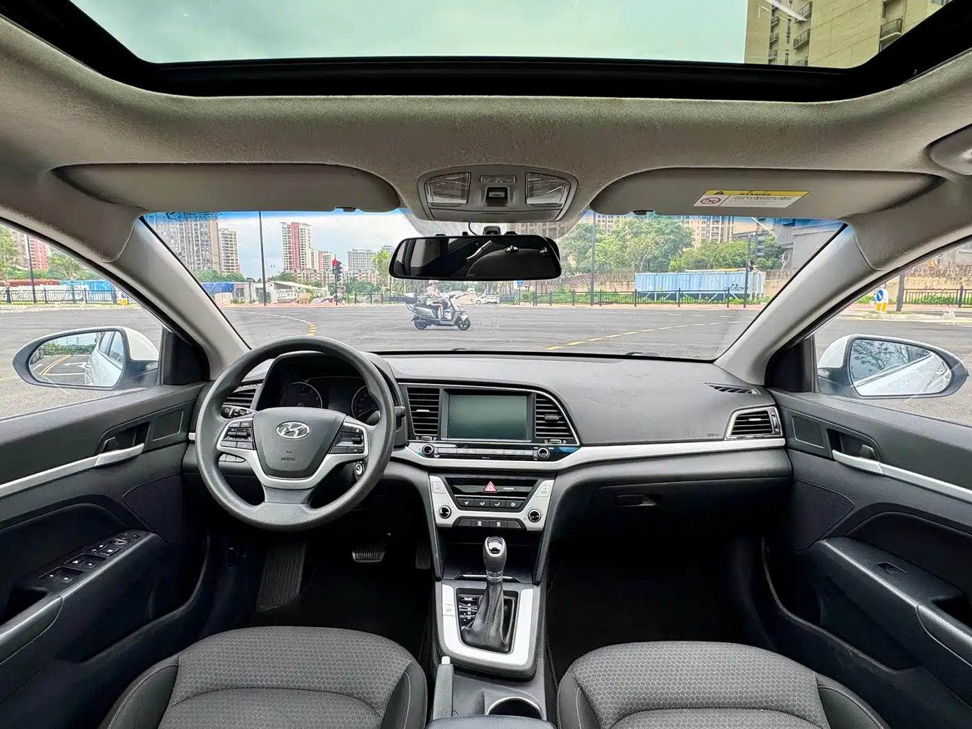 Hyundai Elantra 2016 Model 1.6L Automatic Smart Elite фото 7