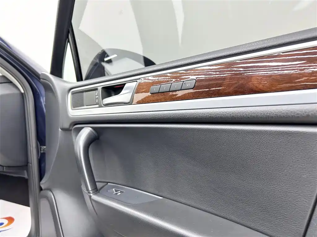 Volkswagen Touareg 2011 3.0TSI Premium фото 10