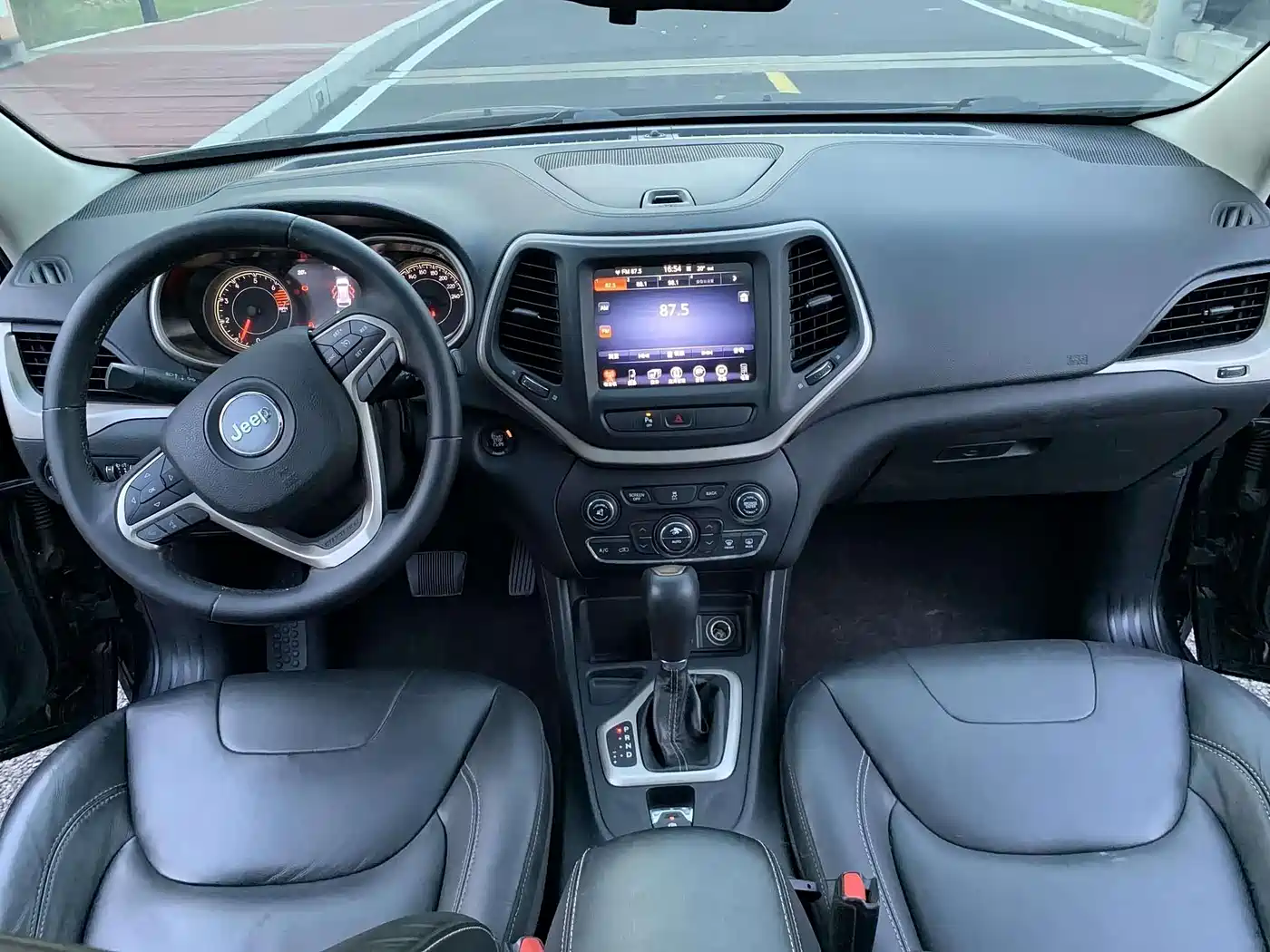 Фото 9 - Jeep Cherokee