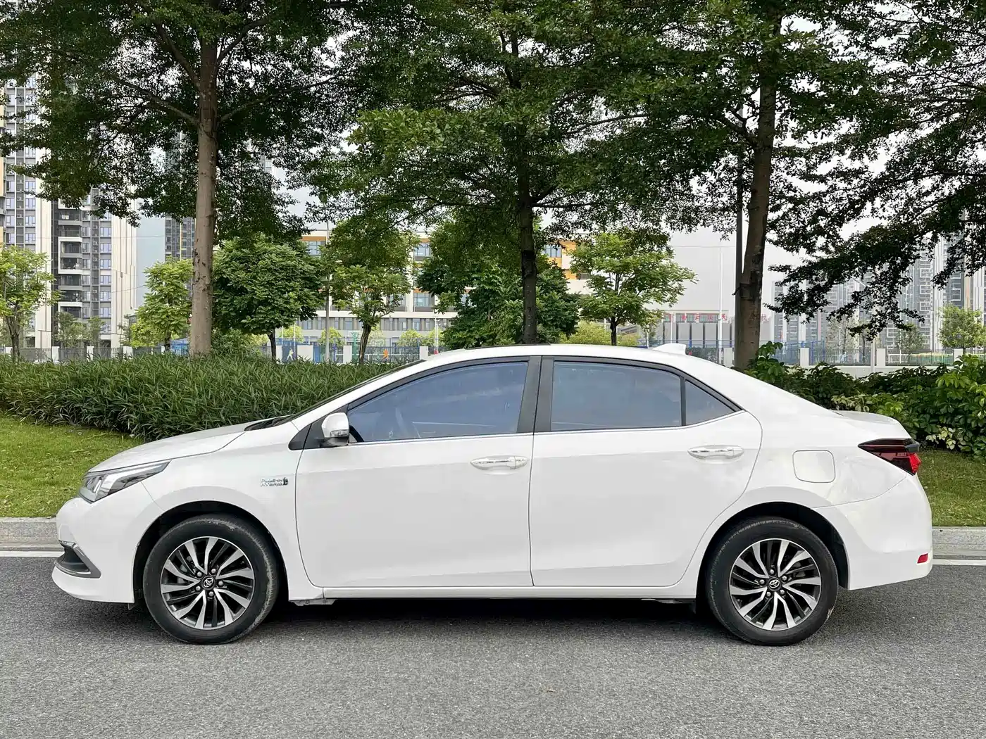 Toyota Corolla Twin Engine E+ 2022 2019 1.8L E-CVT Leading Edition