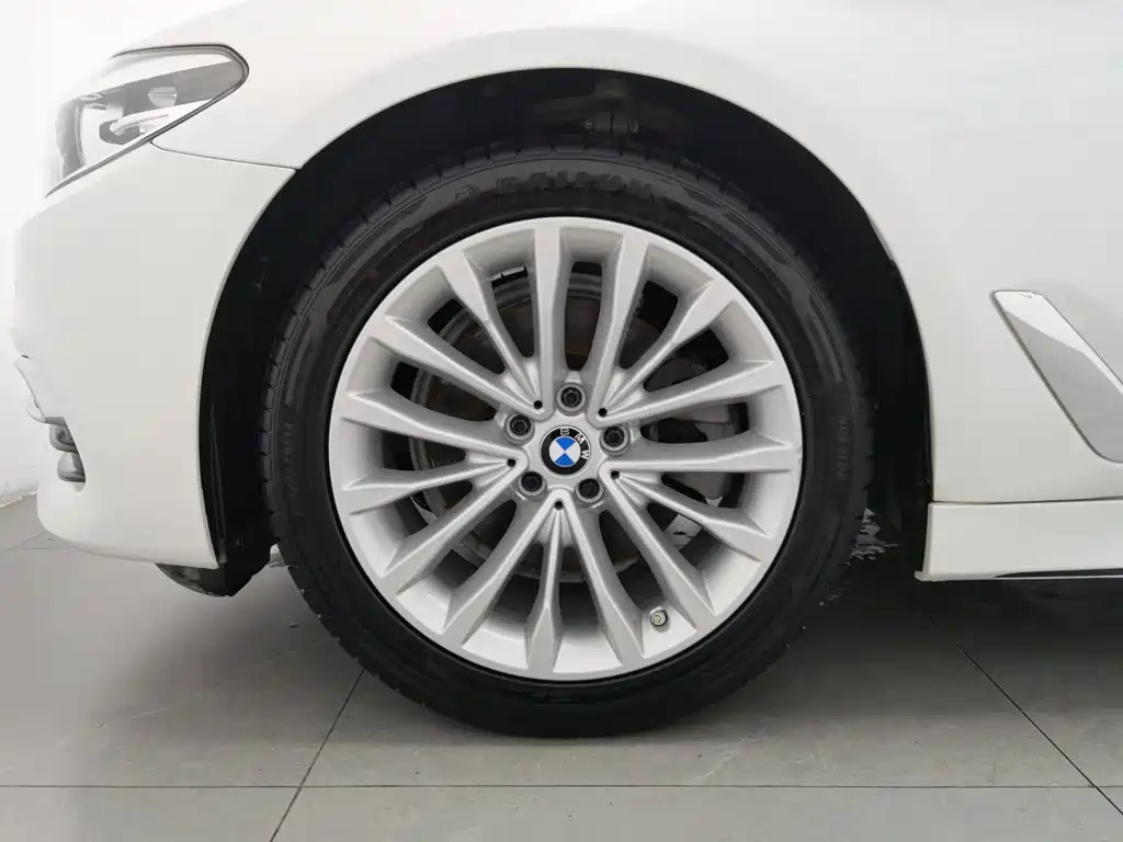 Фото 17 - BMW 5 Series