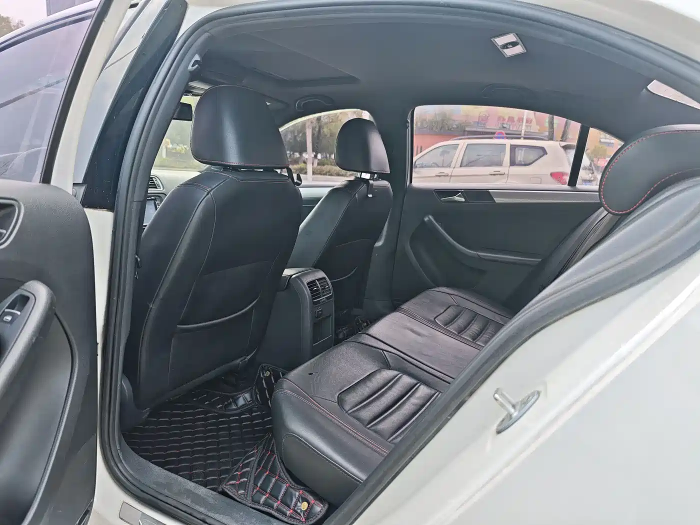 Volkswagen Sagitar 2013 2.0TSI GLI фото 10