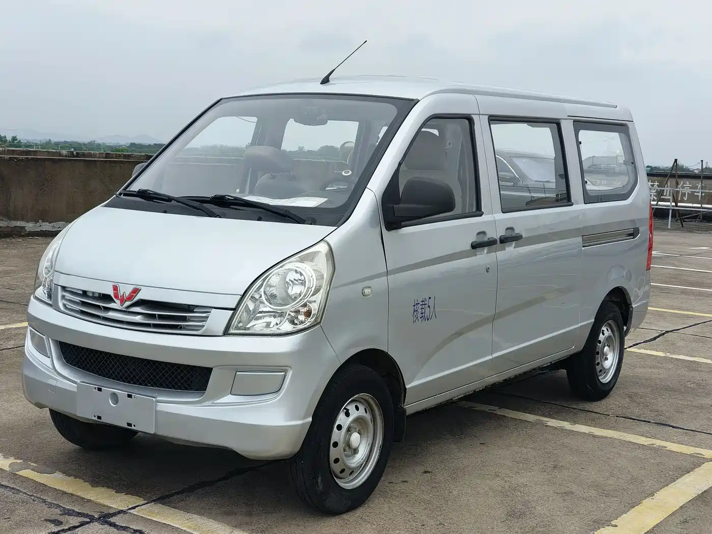 Wuling Motors Wuling Rongguang 2018 2017 1.2L Extended Basic