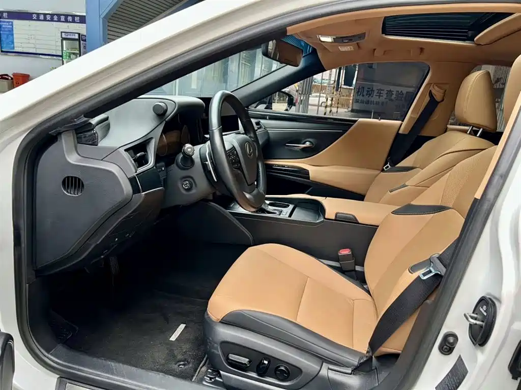 Lexus ES 2023 200 Excellence Edition фото 4
