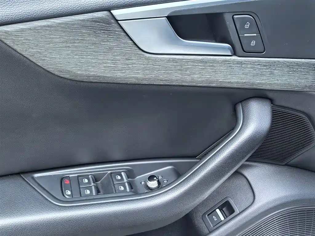 Audi A4L 2017 45 TFSI quattro Style Edition фото 18