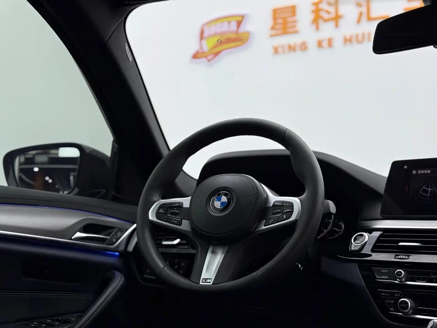 BMW 5 Series (Import) 2018 525i M Sport Package фото 9