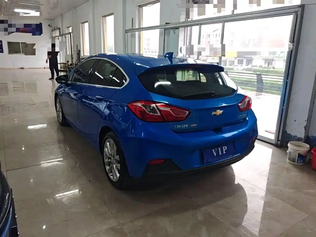 Chevrolet Cruze 2017 1.4T Hatchback DCT Leading Edge Edition фото 5