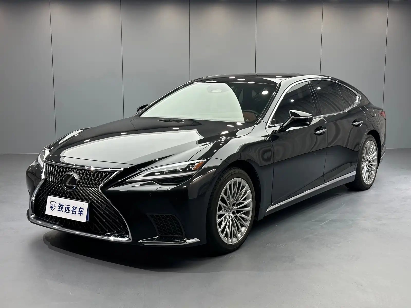 Фото 1 - Lexus LS