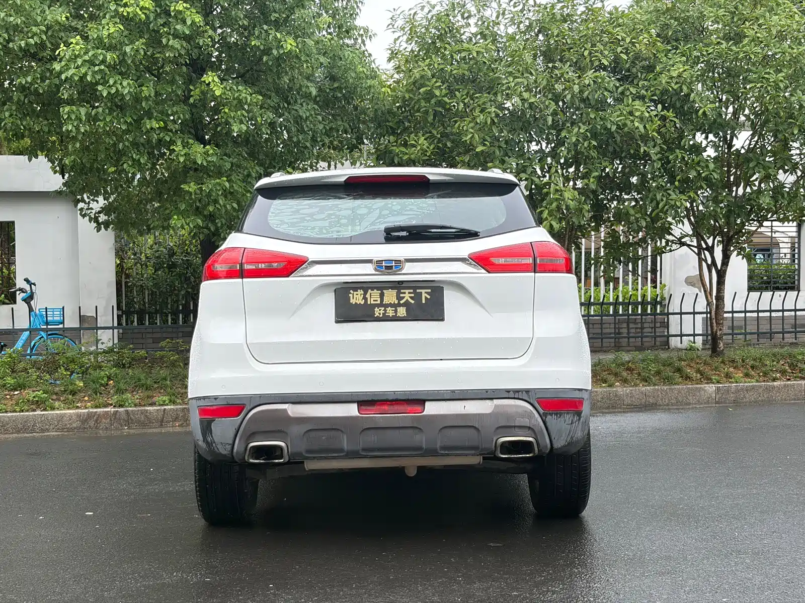 Фото 8 - Geely Atlas