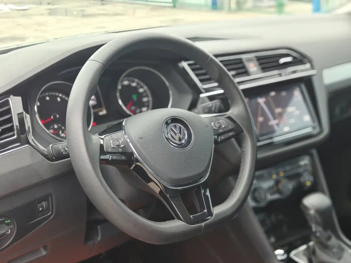 Фото 7 - Volkswagen Tiguan L