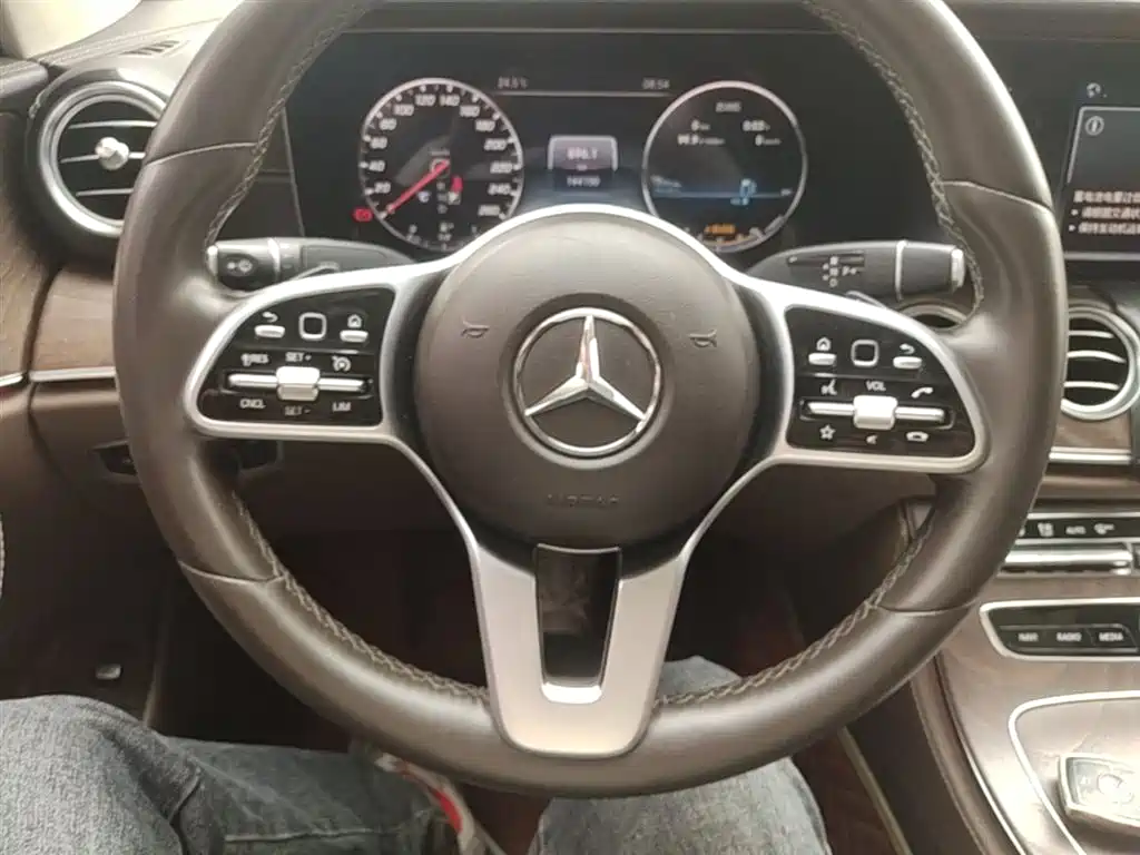 Mercedes-Benz E-Class 2019 E 300 L Fashion фото 11