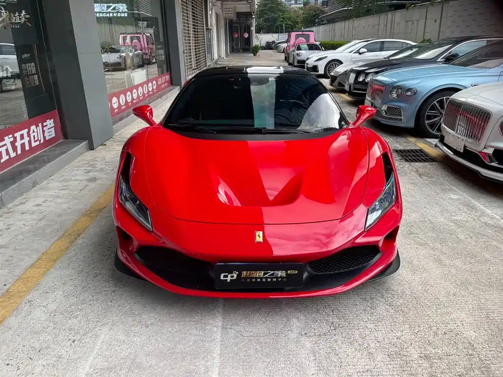 FERRARI F8