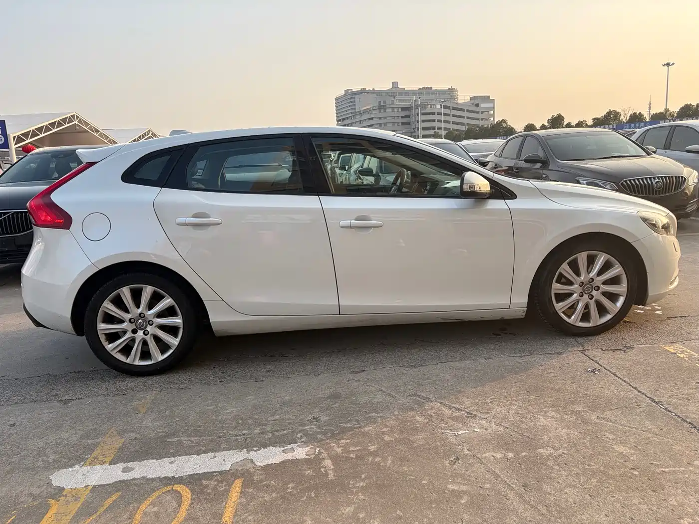 Фото 4 - Volvo V40